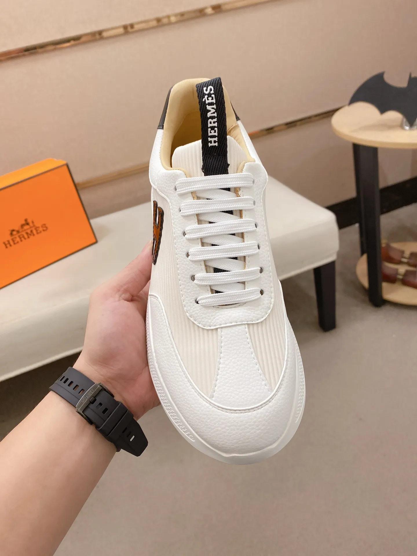 Ex-factory price: 460💰《HERMES》【Classic original single version】Hermès; top 🔝purchasing agent🔍🔍men's latest 🇺🇸 counter sales simultaneously, imported from Italy original ▲▲cowhide ▲▲ (high-end, nobility, class) ) Exquisite workmanship (Italian 🇮🇹 imported water-dyed 🐂 cowhide lining) sole: original sole provided by the original factory, ⚠️exclusive double-layer activity·TPR·rubber·combined molded outsole; super comfortable·wear-resistant·non-slip·environmental protection The real thing is more beautiful if you take the real thing (high quality, follow the order). You can enter and exit the counter at will * Number of yards: 38-44 (45 can be customized and cannot be returned or exchanged)
